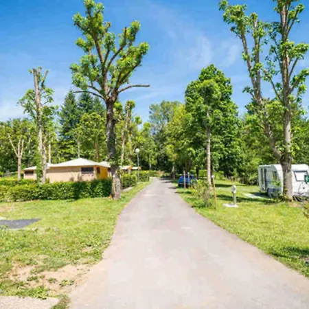 - 4 Pers., Animaux Ok - Api-1-52-2361 Camping